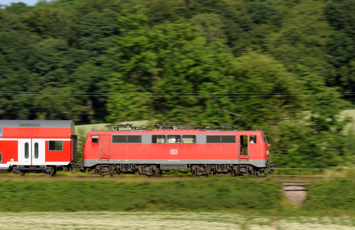 Mitzieher der 111 112 RE4 Wupper-Express, mit offenen Türen auf der KBS 485 bei Km 21,2 Rimburg aus Aachen, am 30.6.2015