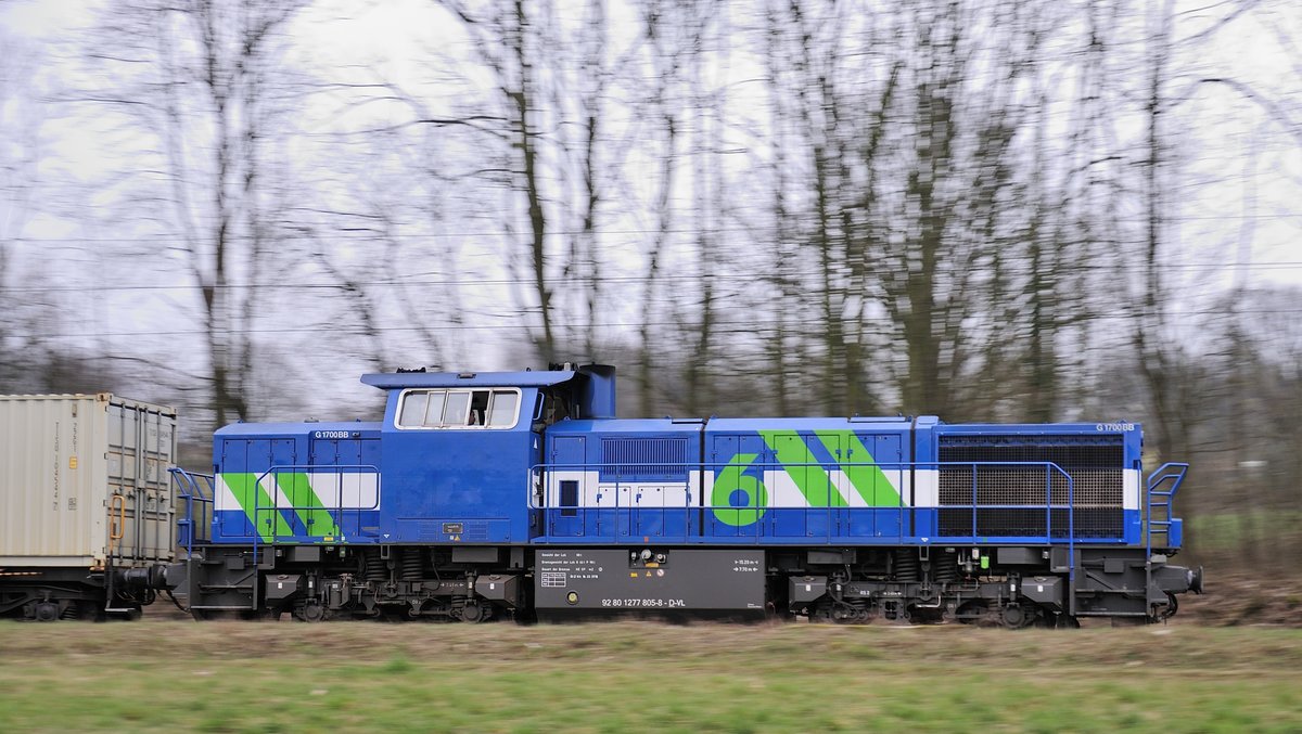 Mitzieher 1277 805-8 D-VL am 17.03.17, die an Siemens  PCW  vermietete Lok befördert einen Thameslink Britische Class 700 Richtung Aachen.