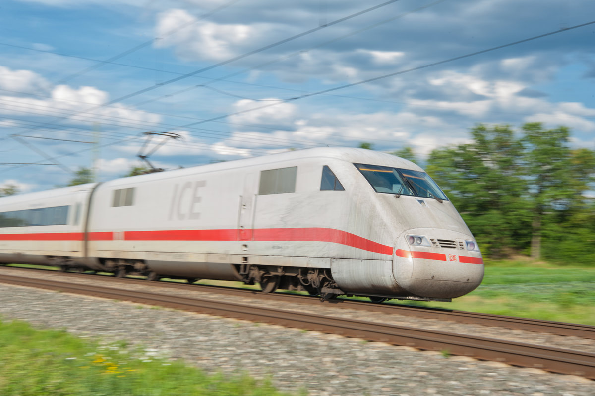 Mitzieher auf ICE 704 (München Hbf - Berlin) bei Vach, 21.07.2019