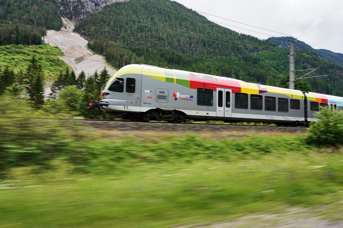 Mitzieher des ETR 170 137-3, am 19.3.2016 zwischen Mittewald a. d. Drau und Thal.
Unterwegs war die Garnitur als REX 1865 (Fortezza/Franzensfeste - Lienz).