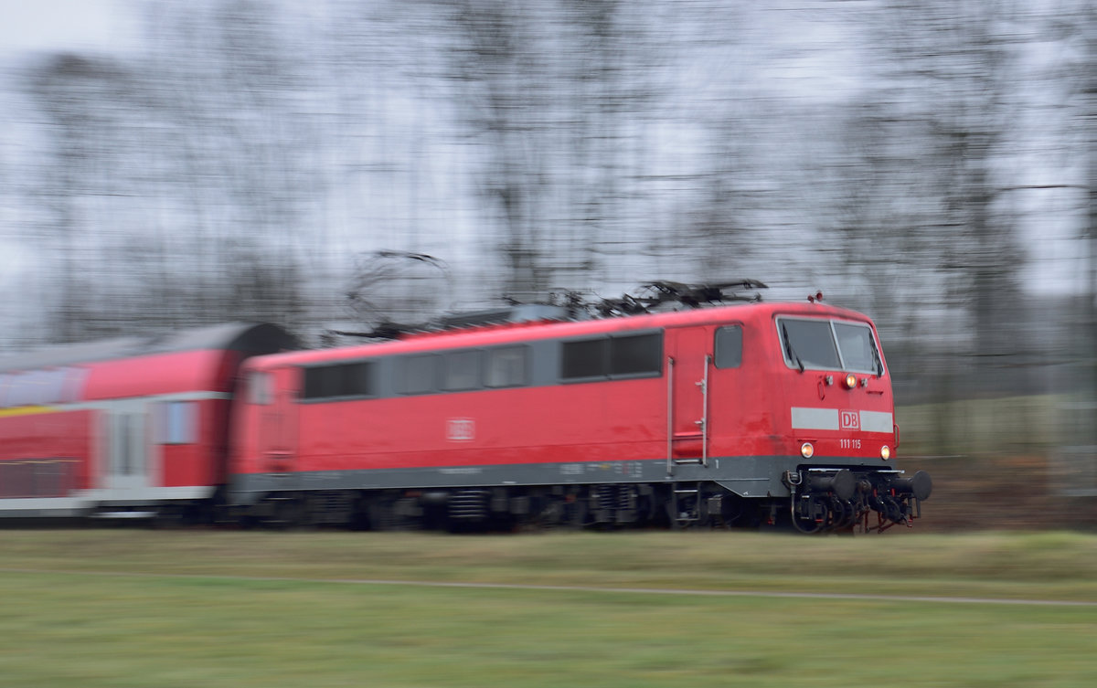 Mitzieher (nach gewischt) bei 1/25, 111 115 mit dem RE 4 Aachen - Dortmund (Wupper- Express)auf der KBS 485 am 28.3.2018
