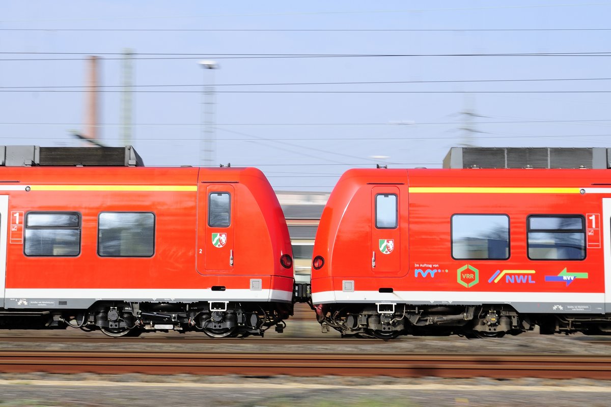 Mitzieher der RB 33, Rhein-Niers-Bahn, BR 426 & 425 von Heinsberg / Duisburg, auf der KBS 485 bei der Einfahrt in Herzogenrath am 4.4.2017 auf den Weg nach Aachen