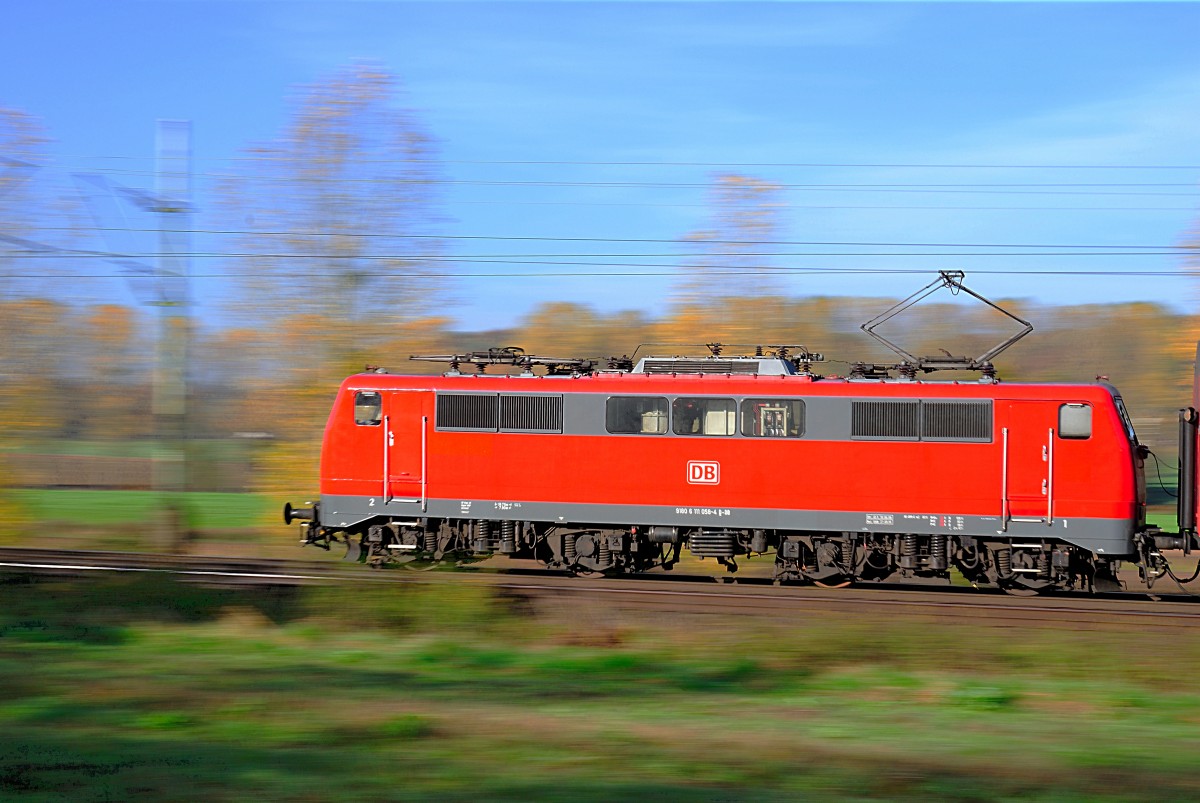Mitzieher der Zuglok 111 058 des RE 4, Wupper-Express am Morgen des 31.10.2015 in Richtung Aachen, auf der KBS 485 bei Km 22,6