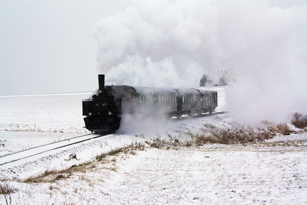 MLV 92.2271 als NF 19144 am 07.Dezember 2013 kurz vor der Hst. Ganz.