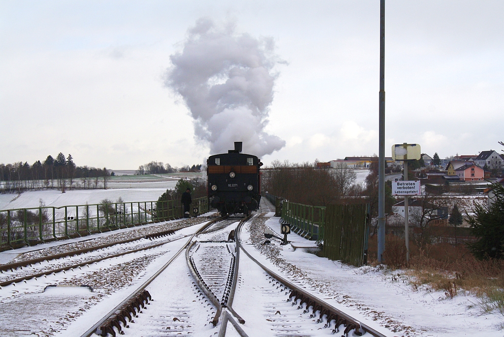 MLV 92.2271 am 07.Dezember 2013 im Bf. Zwettl beim Wenden von NF 19145 auf NF 19147.