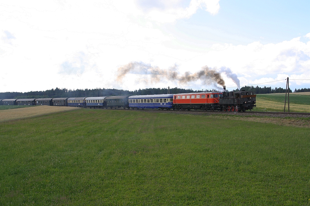 MLV 92.2271 und RBAHN 2050.09 am 07.Juli 2019 mit dem SR 14994 (Zwettl - Wien Praterstern) bei Hörmanns.