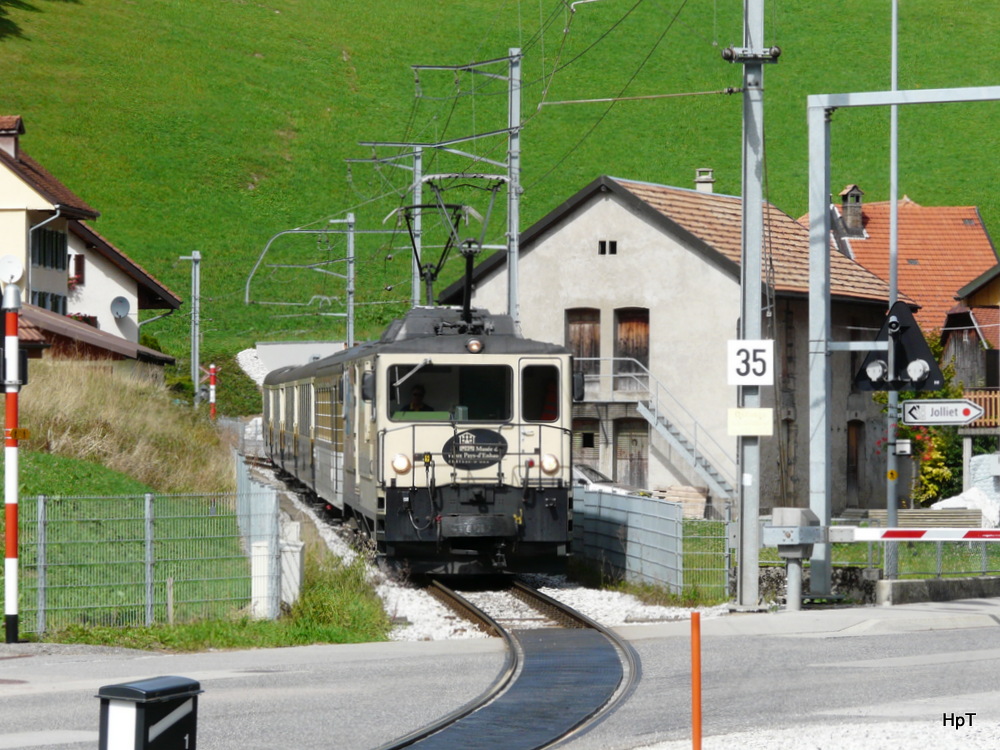 MOB / Goldenpass - Goldenpass Classic von Montreux nach Zweisimmne gefhrt von der Lok GDe 4/4 6001 bei der einfahrt im Bahnhof Montbovon am 14.09.2013