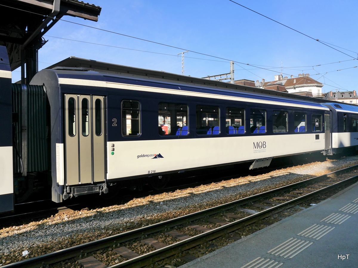 MOB / Goldenpass - Personenwagen 2 Kl. B 216 in Montreux am 25.09.2017