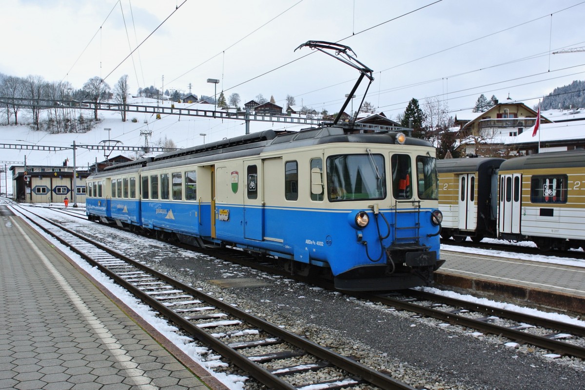 MOB ABDe 8/8 4002 als Regio 2418  bei Einfahrt in Zweisimmen, 24.11.2013.