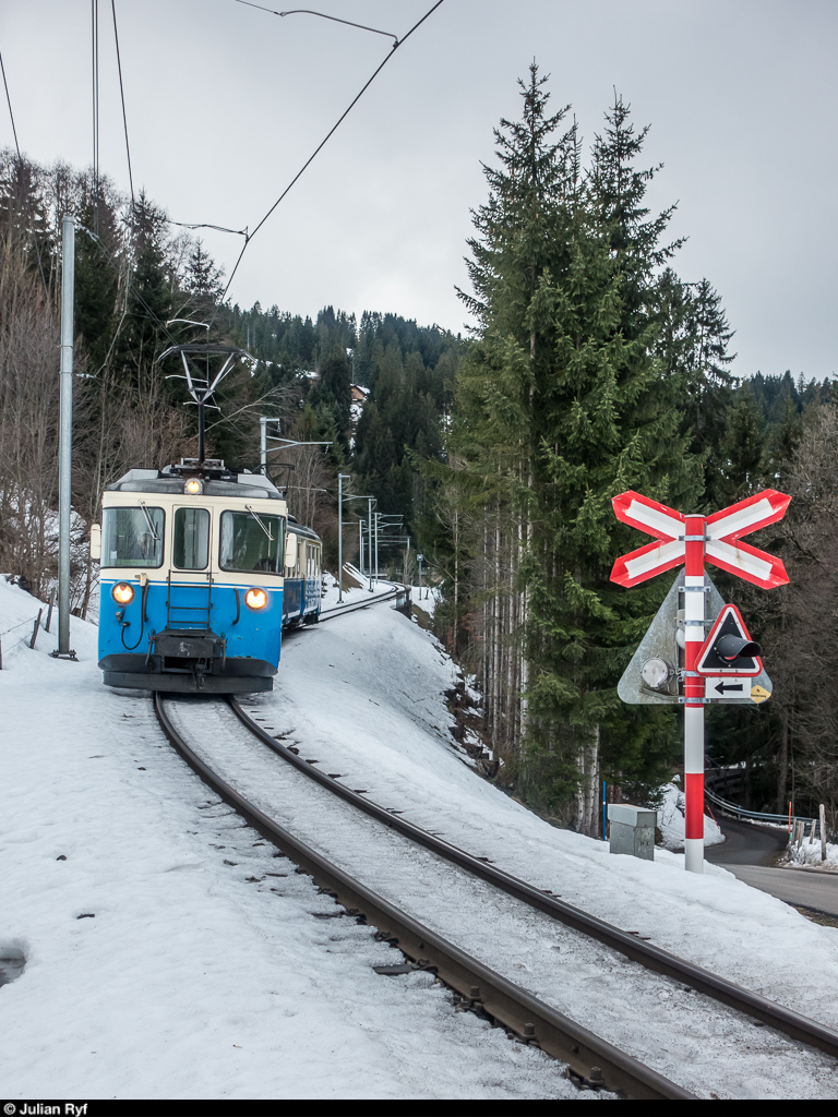 MOB ABDe 8/8 4002  Vaud  am 8. Januar 2018 als Regio (Rougemont -) Gstaad - Zweisimmen bei Oeschseite.