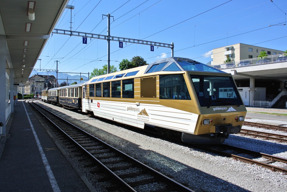 MOB Ast 117, As 102 Ars 101 und GDe 4/4 6005 als Train de Chocolat in Bulle, 01.07.2014.