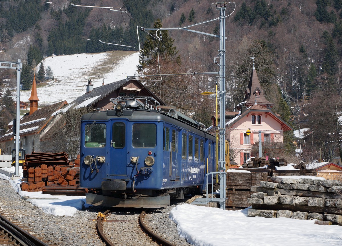 MOB: BDe 4/4 3004 mit einem Bauzug in Les Avants am 17. März 2016.
Foto: Walter Ruetsch