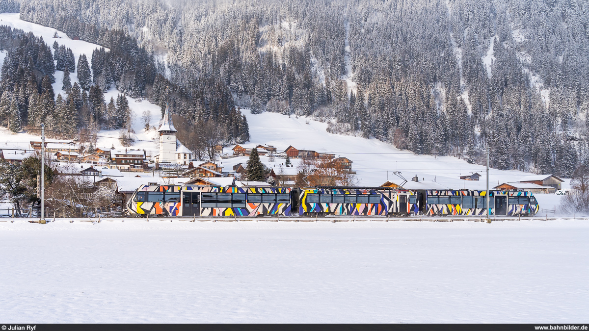 MOB Be 4/4 5001  Monarch  am 26. Dezember 2020 als Regio Zweisimmen - Lenk bei Stöckli.