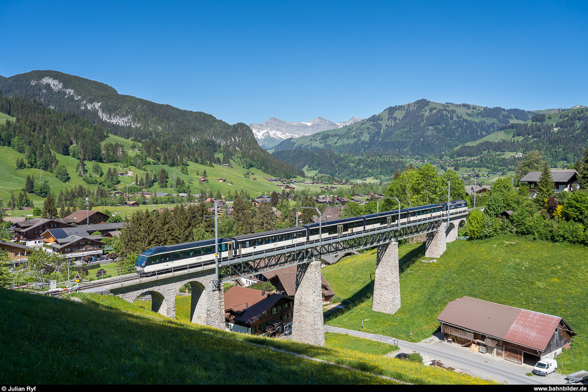 MOB GoldenPass Panoramic 2115 mit führendem Ast 117 am 21. Mai 2020 bei Gstaad.