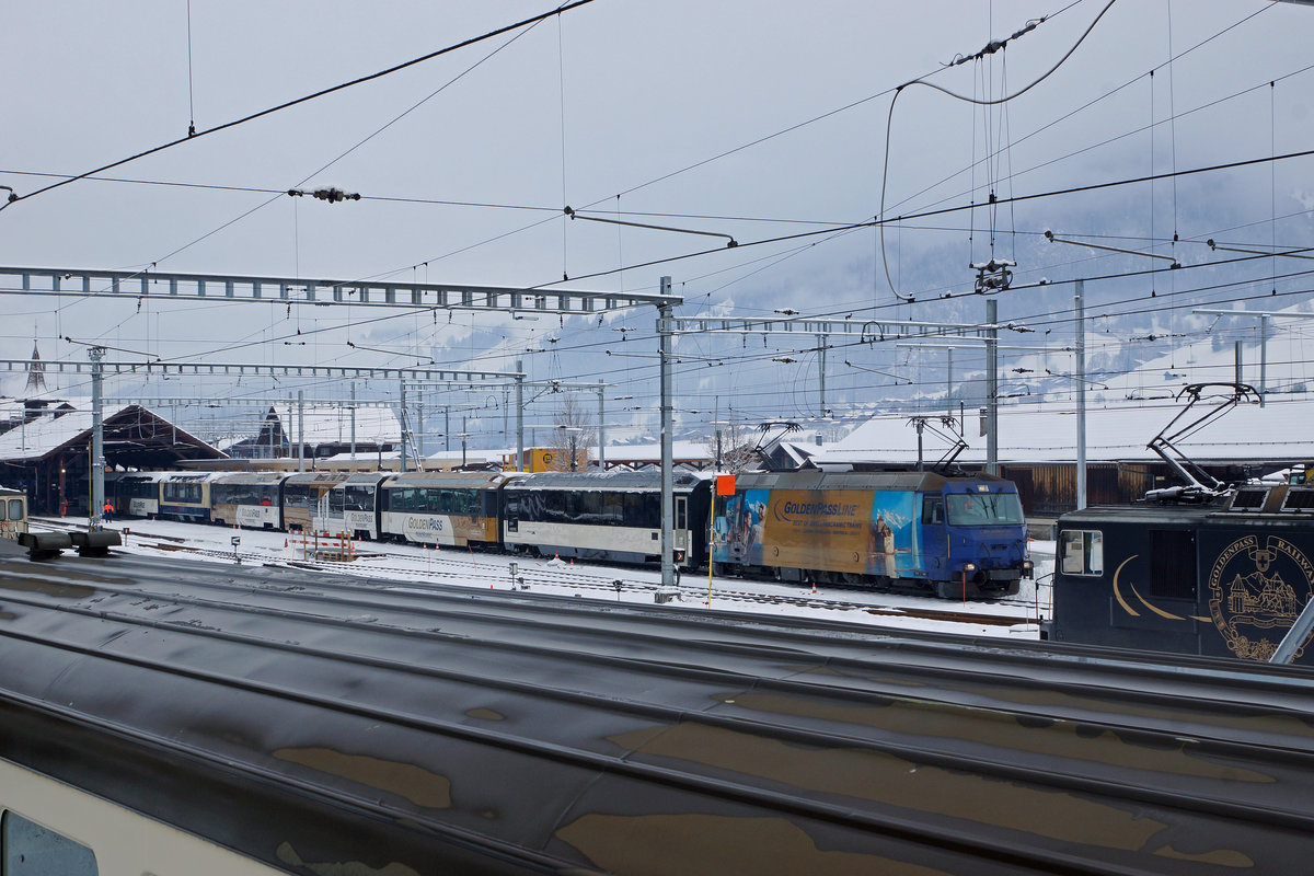 MOB: Impressionen des Bahnhofs Zweisimmen vom 1. und 8. Januar 2017.
Im Vergleich zum 8. Januar  gab es zum Jahresbeginn noch keinen Schnee.
Foto: Walter Ruetsch  