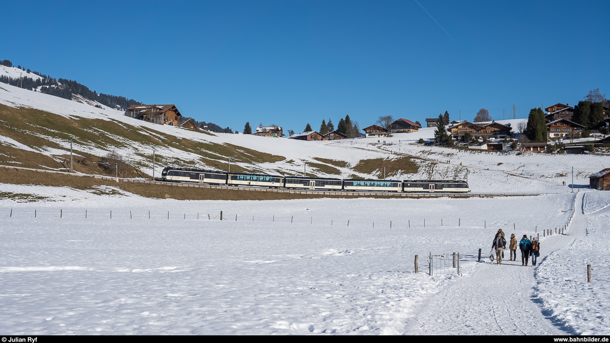 MOB Regionalzug Montreux - Zweisimmen am 5. Januar 2020 bei Schönried.