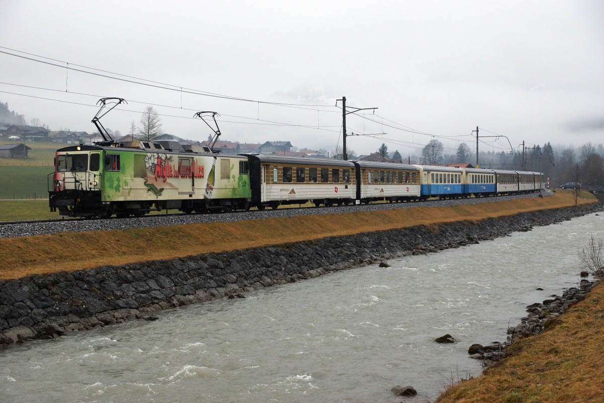MOB: Sonderzug mit der GDe 4/4 6006  AIGLE LES MURAILLES  und 7 Wagen auf der Lenkerlinie am 9. Januar 2016.
Foto: Walter Ruetsch 