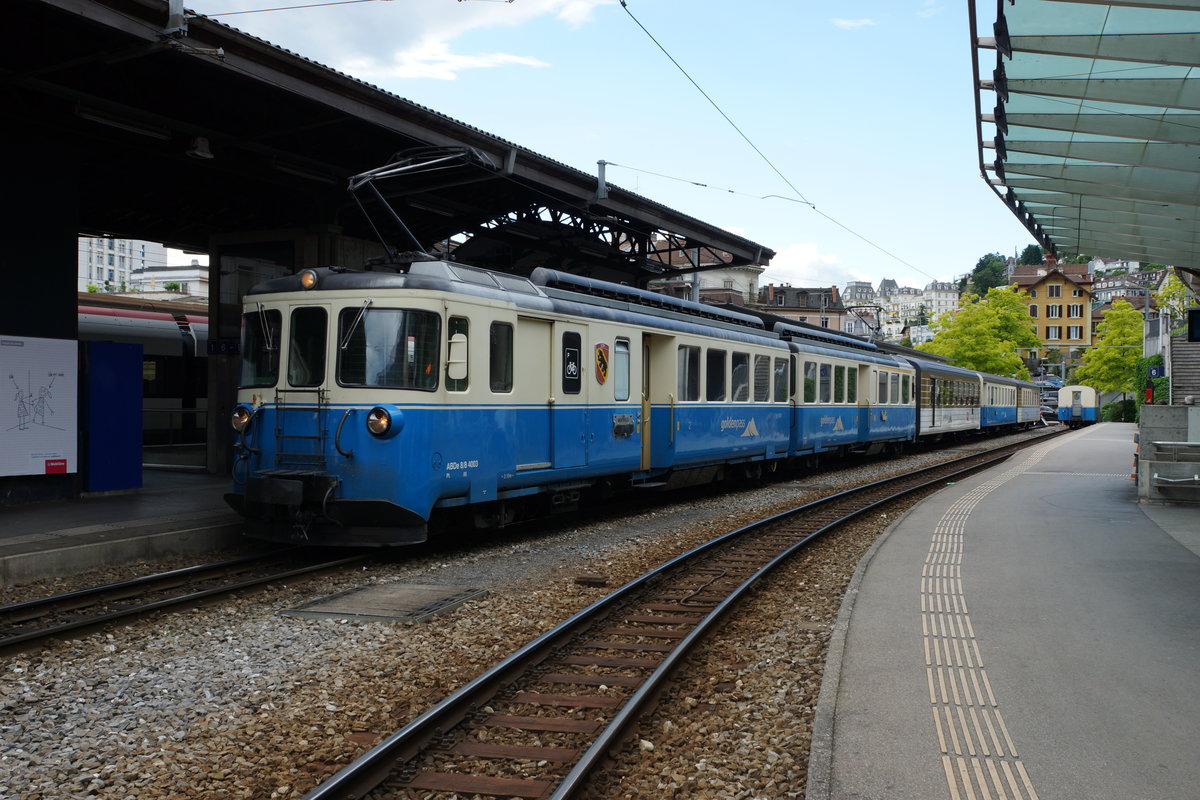 MOB: Zur Zeit ist der Bahnhof Montreux noch immer die Hochburg der ABDe 8/8 (4001-4004) Triebzüge aus den Jahren 1968, die bald durch neue Fahrzeuge ersetzt werden. Regionalzug mit dem ABDe 8/8  BERN  abgestellt in Montreux am 19. Juni 2016.
Foto: Walter Ruetsch 