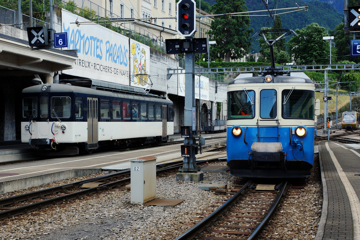 MOB: Zur Zeit ist der Bahnhof Montreux noch immer die Hochburg der ABDe 8/8 (4001-4004) Triebzüge aus den Jahren 1968, die bald durch neue Fahrzeuge ersetzt werden.
Zusammentreffen der Triebzüge Be 4/4 1006 (ehemals ASm) und ABDe 8/8 4003  BERN  am 19. Juni 2016.
Foto: Walter Ruetsch 