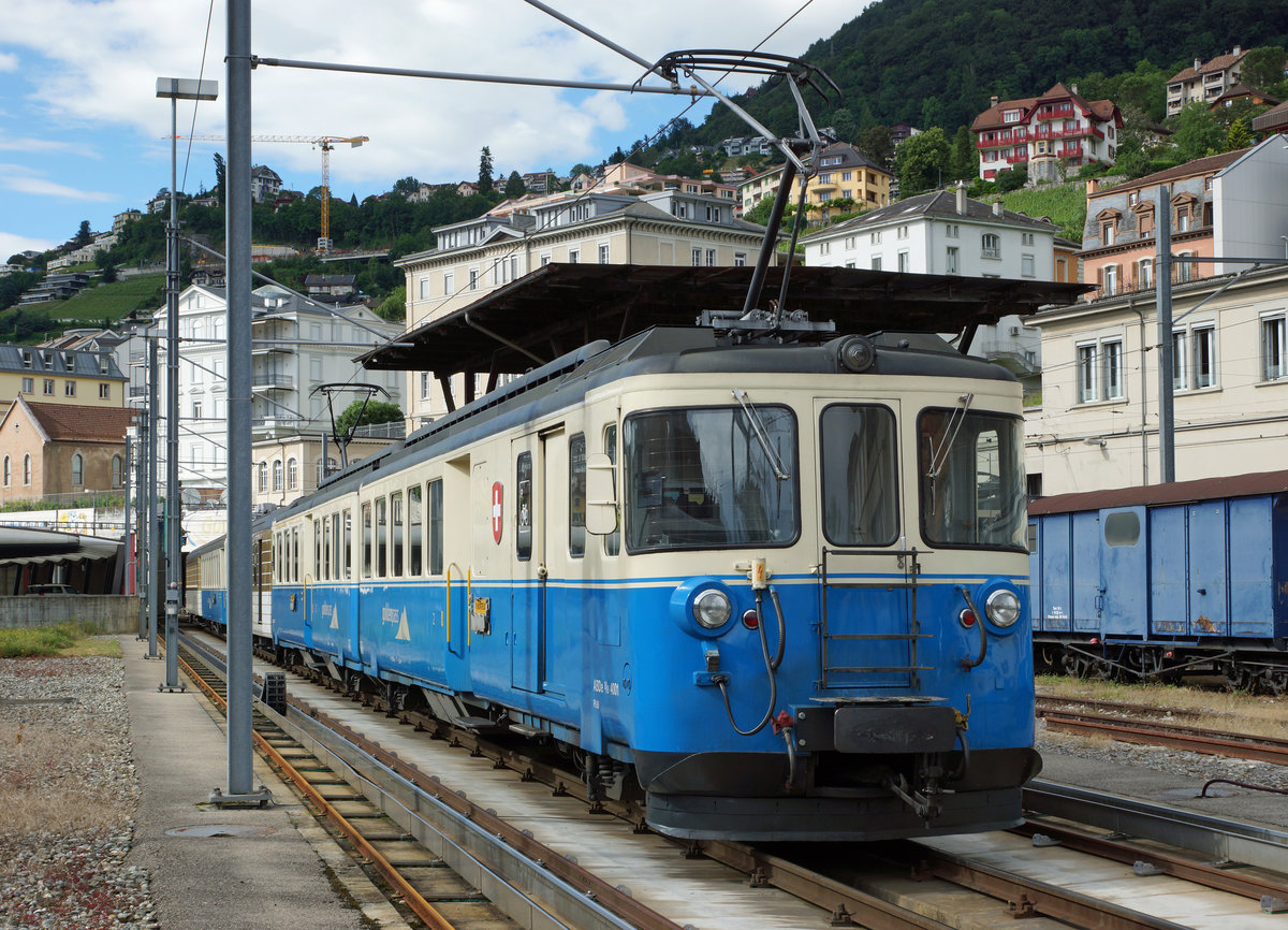 MOB: Zur Zeit ist der Bahnhof Montreux noch immer die Hochburg der ABDe 8/8 (4001-4004) Triebzüge aus den Jahren 1968, die bald durch neue Fahrzeuge ersetzt werden.
Abstellanlage Montreux mit dem ABDe 8/8 4001  SCHWEIZ  am 19. Juni 2016.
Foto: Walter Ruetsch 