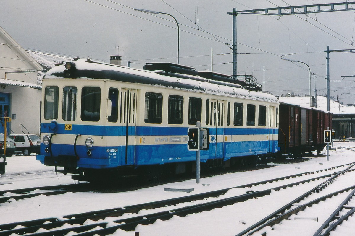 MOB/MVR: Winteraufnahme vom MOB Be 4/4 1004, 1948 (ehemals VBW Be 4/4 73  BLAUES BÄHNLI  in Vevey im August 1995.
Foto: Walter Ruetsch 