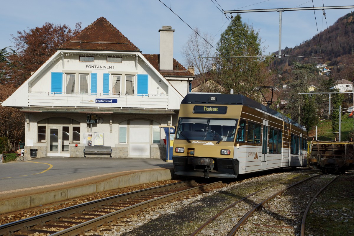 MOB/MVR/CEV: Mit der Inbetriebnahme der ABeh 2/6 7501-7508 werden die Be 2/6 7001-7004 (1997-1998) im Regionalverkehr nicht mehr gebraucht. Dank geringem Alter und gutem Zustand werden sie weiterhin im Seeland bei der ASm/BTI und im Berner Oberland bei der MIB gute Dienste leisten. Be 2/6 7003 bei einem Zwischenhalt in Fontanivent am 11. Dezember 2015. Dieses Triebfahrzeug hat als Einziges der ABeh 2/6-Flotte den neuen Anstrich erhalten. 
Foto: Walter Ruetsch  