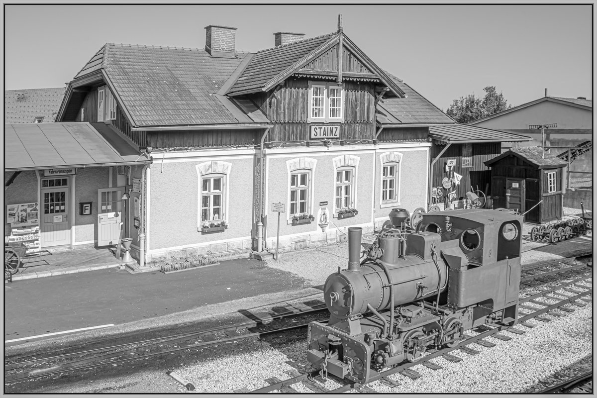 Modellbahn feeling.... 
Der Bahnhof Stainz mit Lok 8 davor am 5.September 2020