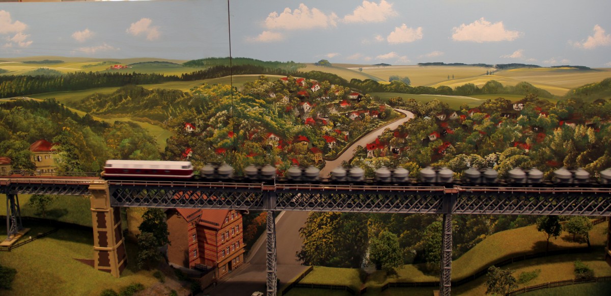 Modellbahn Szene auf einer Modellbahnanlage in Gera. Foto 09.11.2013 