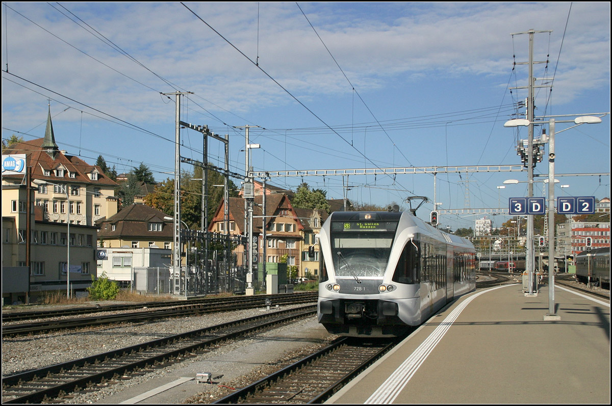 Moderne Front -

Ein weiterer Stadler GTW in Schaffhausen. In diesem Design sieht der Triebwagen der Flirt-Baureihe zum Verwechseln ähnlich.

20.10.2006 (M)