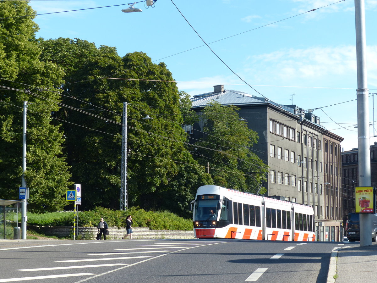 Moderne Niederflurstraßenbahn in Tallinn: CAF Urbos AXL (Niederflurtram aus Spanien) in Tallinn. Das erste im Linienbetrieb eingesetzte Fahrzeug wurde im Mai 2015 in Betrieb genommen. 3.8.2016