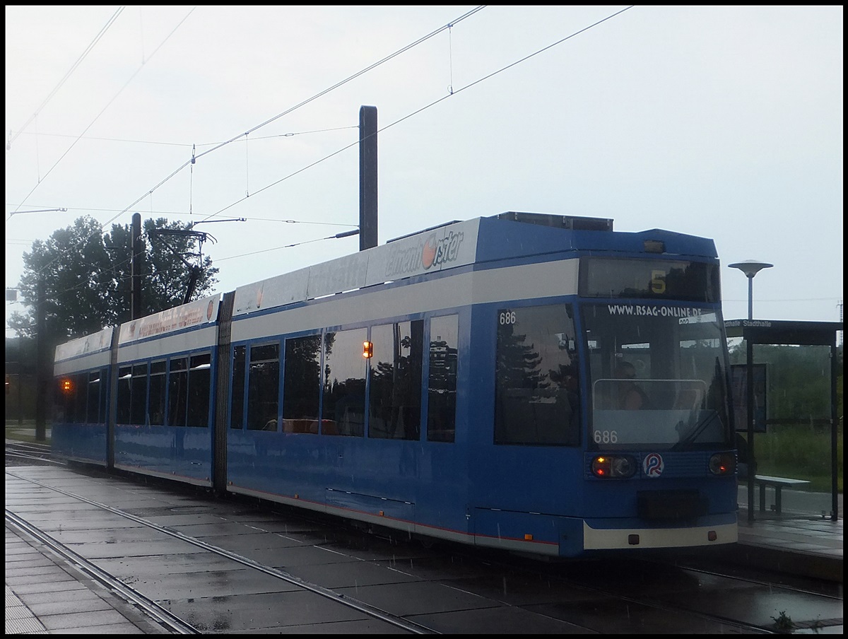 Moderne Straenbahn NR. 686 der RSAG in Rostock am 08.07.2014
