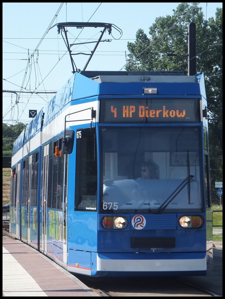 Moderne Straßenbahn in Rostock am 08.07.2013