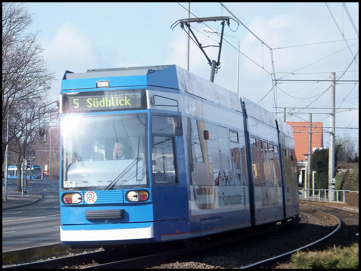 Moderne Straenbahn in Rostock am 12.02.2014