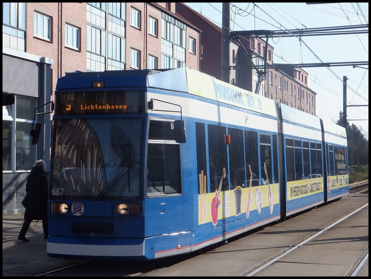 Moderne Straßenbahn in Rostock am 12.02.2014