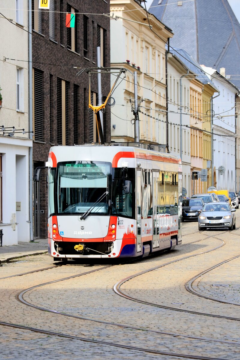 Moderner TW auf der Linie 7 des Unternehmes DPMO in Olomouc. 25.06.2021 15:45 Uhr.