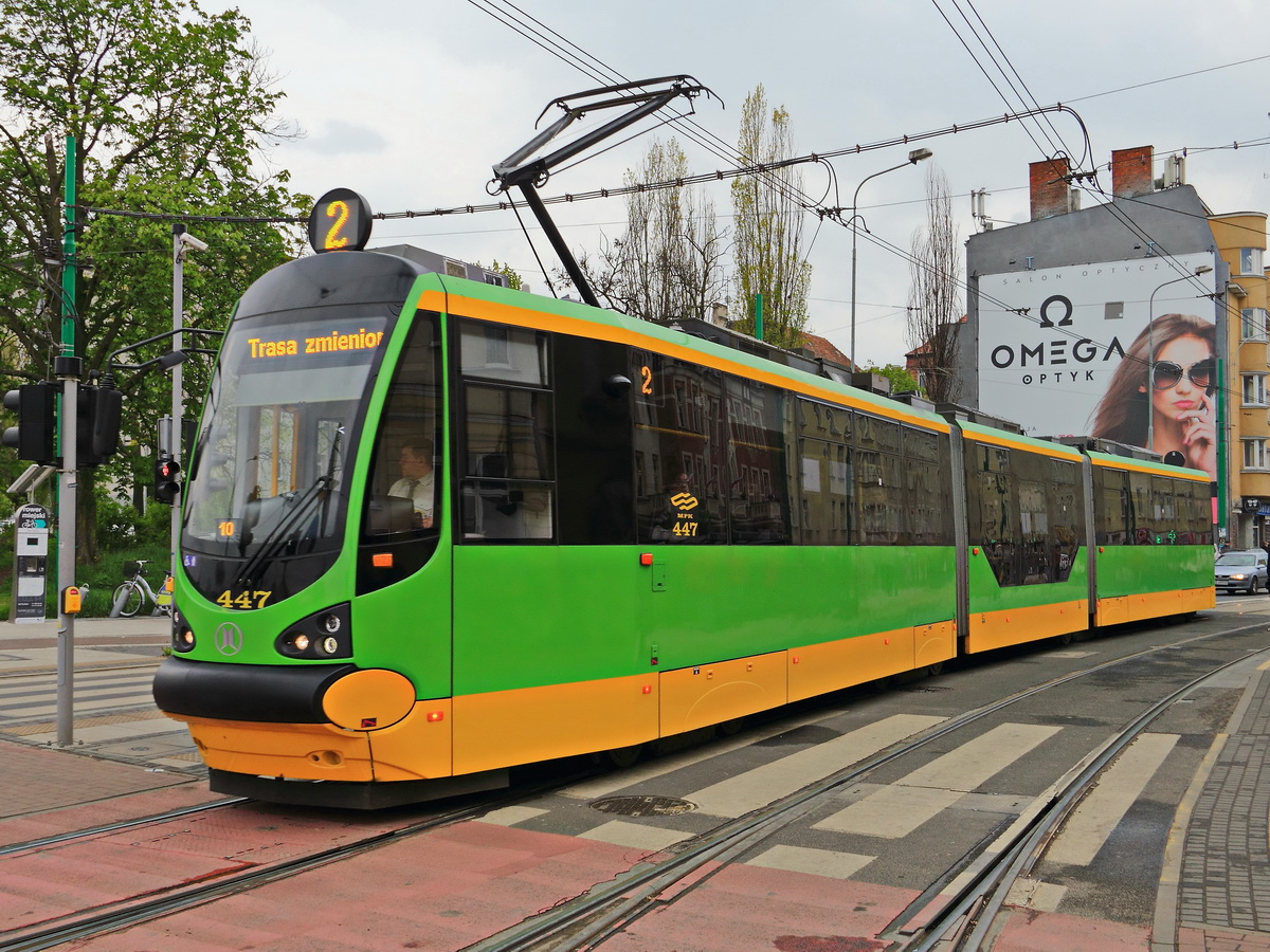 Moderus Beta MF 02 447 an der Haltestelle Teatr Nowy am 28. April 2017.