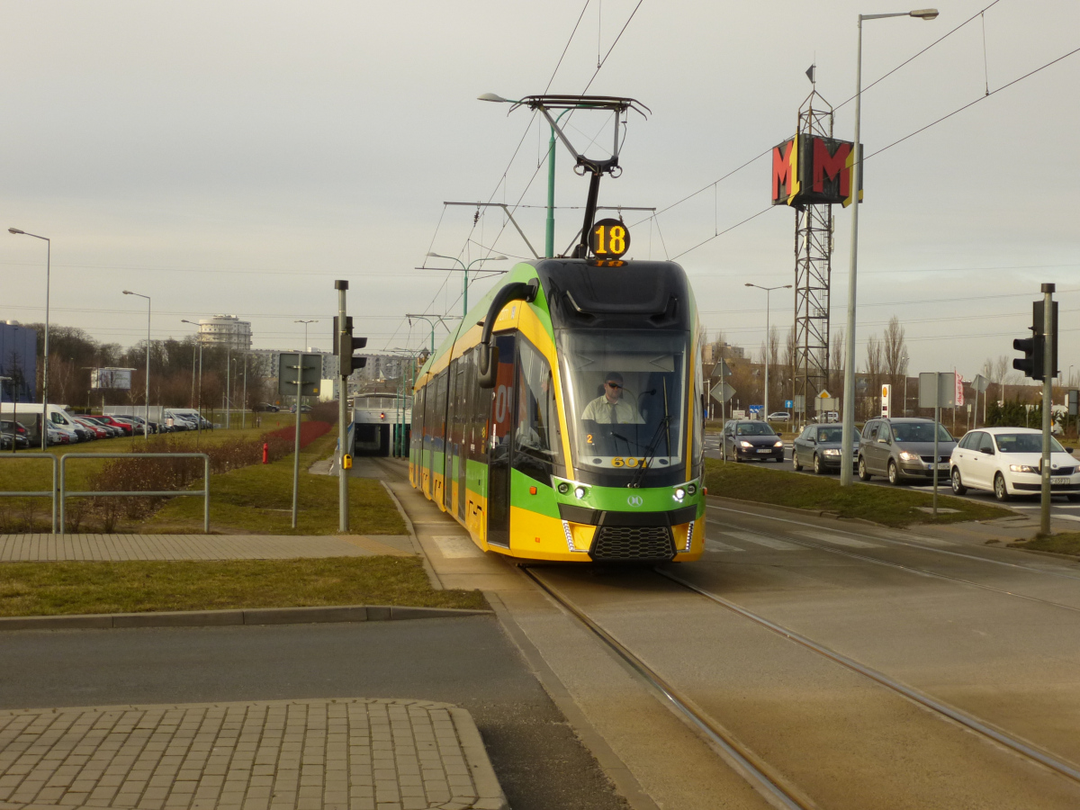 Moderus Gamma Nr. 601 auf Linie 18 kommend bei der Haltestelle Szwedzka, Poznań, Polen, 23.02.2019.