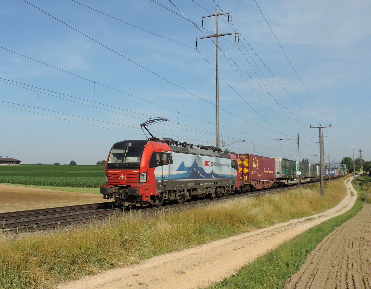 Möhlin - 17. Juni 2022 : Re 193 461  Olten  mit einem Kombi.