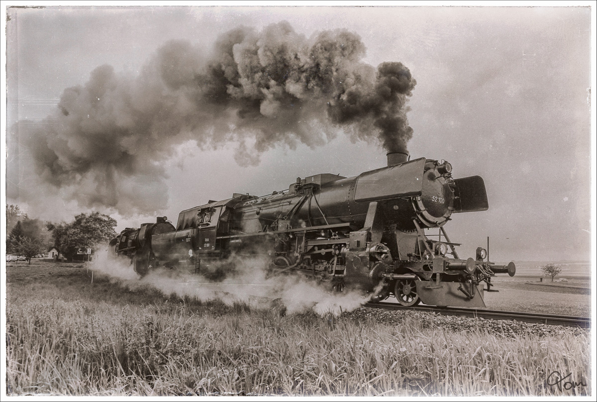 Mollmannsdorf 2.Mai 1948 - Die Dampfloks 52.100 & 52.4984 auf der Fahrt von Korneuburg nach Ernstbrunn. 
2.5.2010
