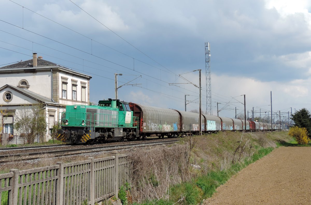 Mommenheim - 15. April 2021 : Zug 453004 fährt von Richwiller (Elsass) nach Gandrange-Amnéville (Lothringen). Diese alte Rils Wagen werden dort ausgemüstert. Zuglok ist 275 609 von der CTSF, ehemalige 61009 der SNCF.