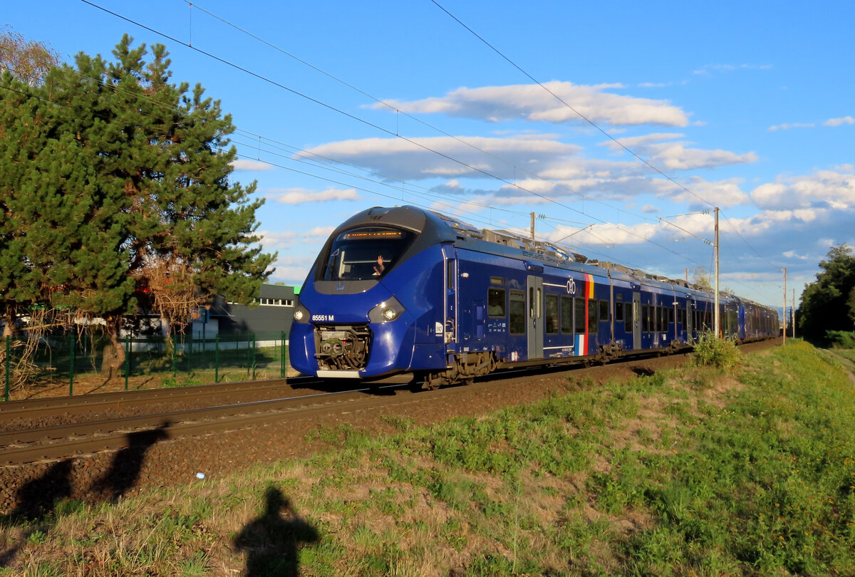 Mommenheim - 4. September 2026 : B 85551M + B 85517M am TER 830930 von Krimmeri-Meinau nach Sarreguemines.