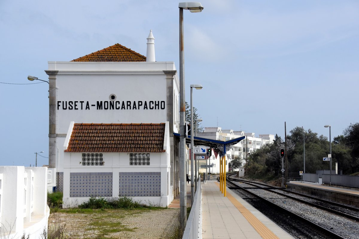 MONCARAPACHO e FUSETA (Distrikt Faro), 06.02.2020, Blick auf den Bahnhof Fuseta-Moncarapacho
