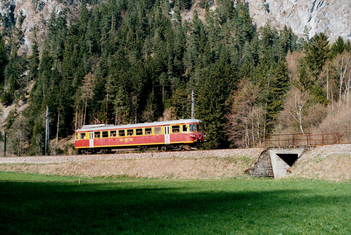 Montafonerbahn (MBS): ET 10.104 harmoniert bestens mit der österreichischen Landschaft (23.04.1984)   