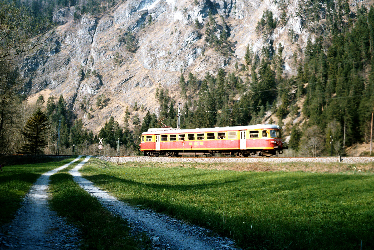 Montafonerbahn (MBS): ET 10.104 harmoniert bestens mit der österreichischen Landschaft  (23.04.1984) 