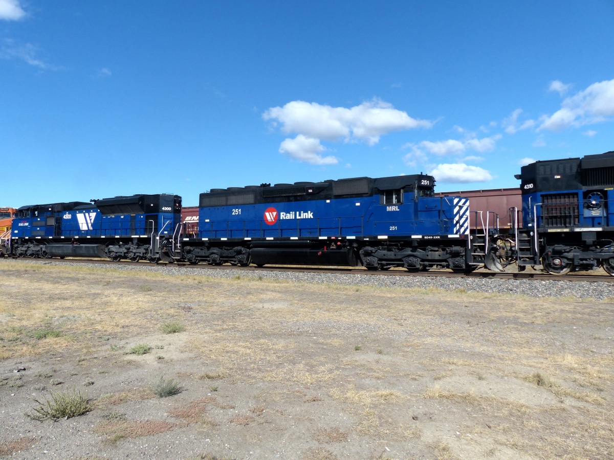 Montana Rail Link 251 am Ende des westwrts fahrenden Kohlezuges in Livingston am 09.09.2013. 
