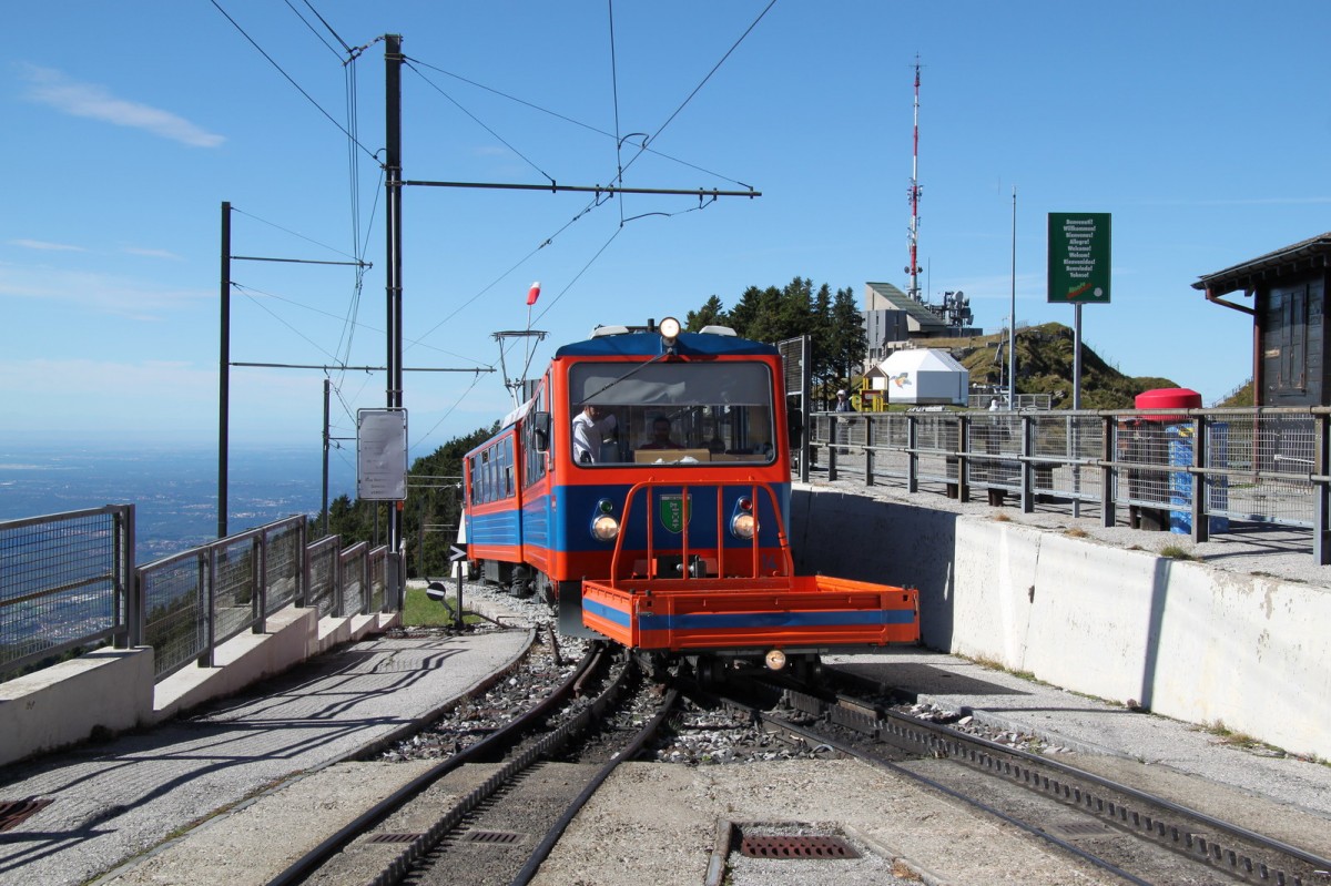 Monte Generoso Bahn,Einfahrt eines Zuges in die Bergstation Vetta(1605 m..M.)09.09.13

