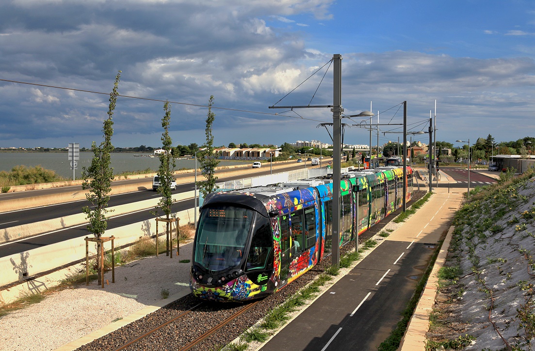 Montpellier Tw 2071 verlsst die Endstelle Prols sur l'Etang, 30.08.2012.