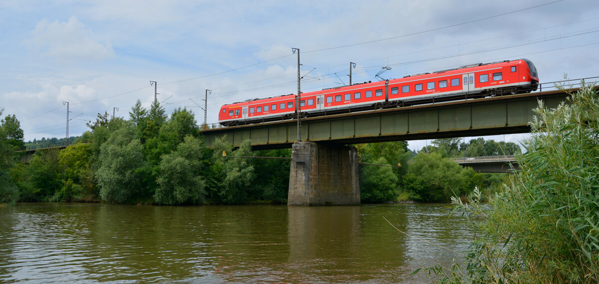  Mops-Gesicht  440 314-3 der DB Regio Mainfrankenbahn auf der Brücke über den Main zwischen Heidingsfeld und Würzburg. 27.07.2021