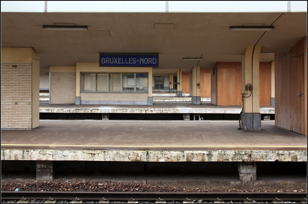 Morbider Charme -

Blick über die Bahnsteige von Bruselles-Nord.

18.06.2016 (M)