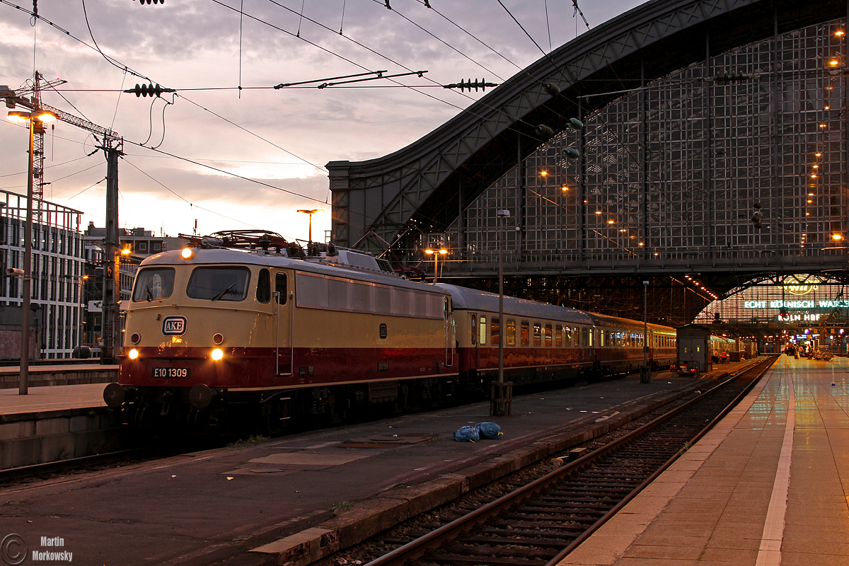 Morgenstimmung mit E10 1309 in Köln Hbf am 11.09.2016